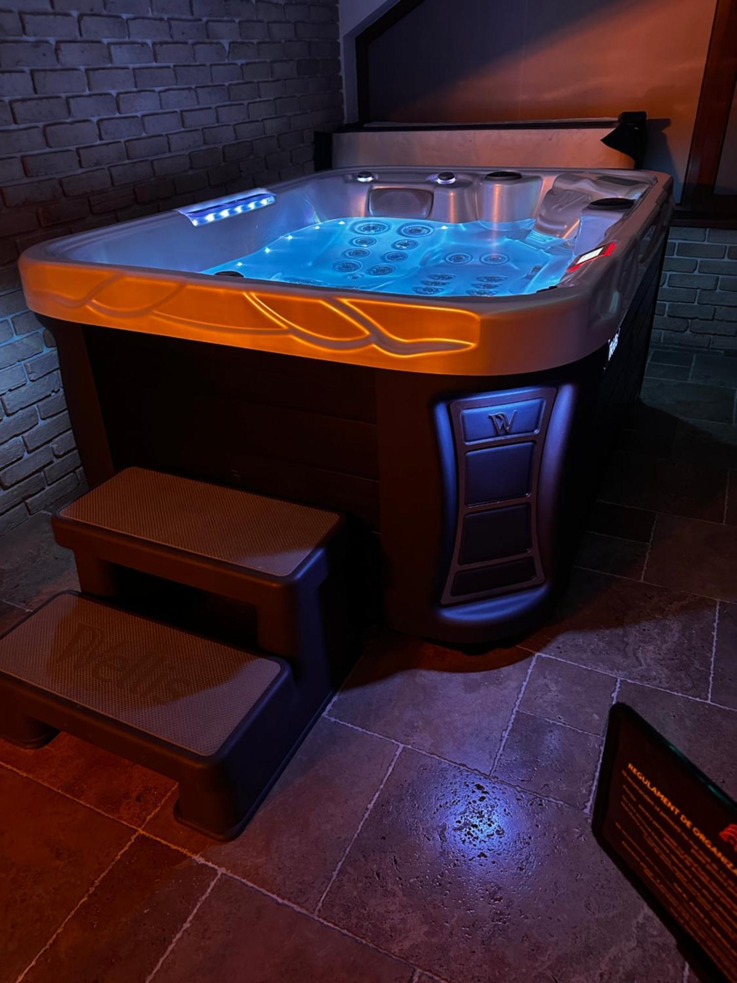 The Residence Central Jacuzzi Boutique (Adults Only) Kluż-Napoka Zewnętrze zdjęcie