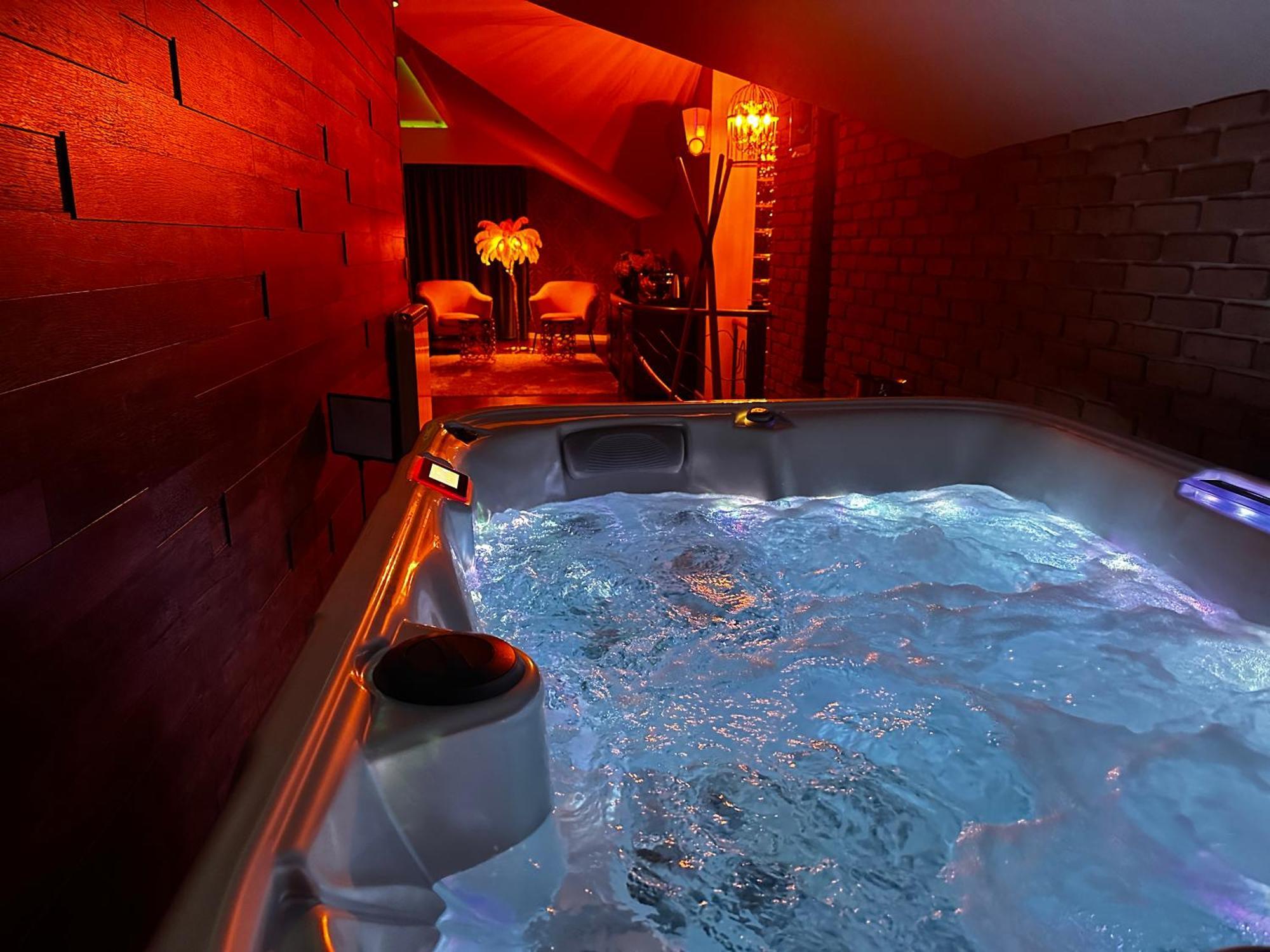 The Residence Central Jacuzzi Boutique (Adults Only) Kluż-Napoka Zewnętrze zdjęcie