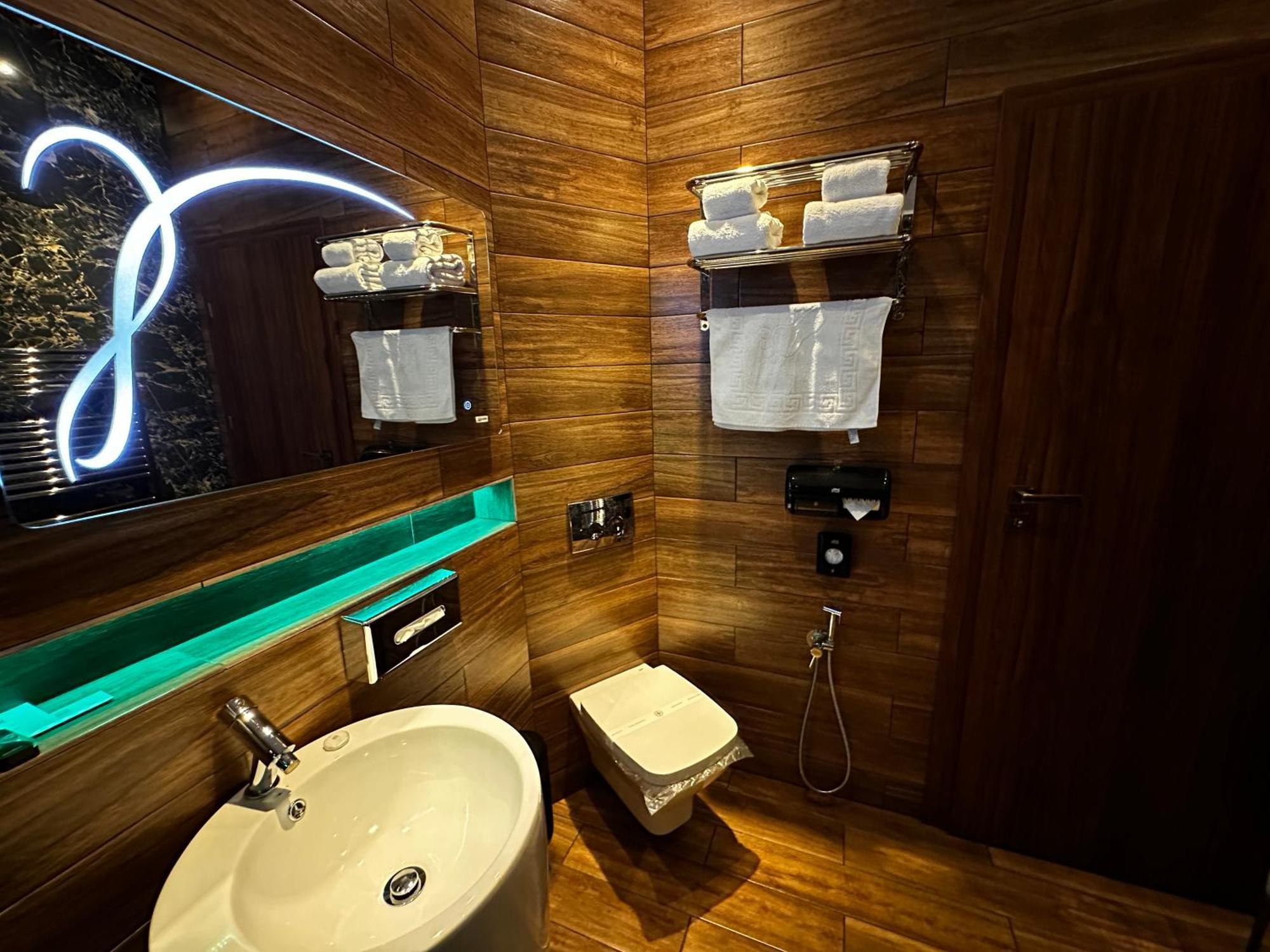 The Residence Central Jacuzzi Boutique (Adults Only) Kluż-Napoka Zewnętrze zdjęcie