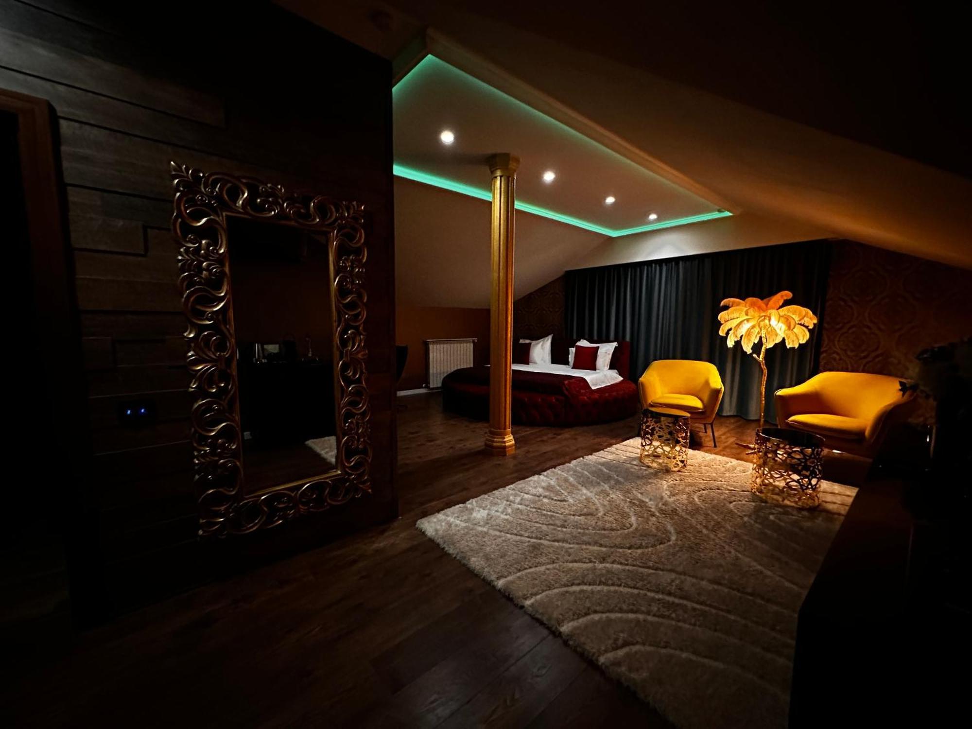 The Residence Central Jacuzzi Boutique (Adults Only) Kluż-Napoka Zewnętrze zdjęcie