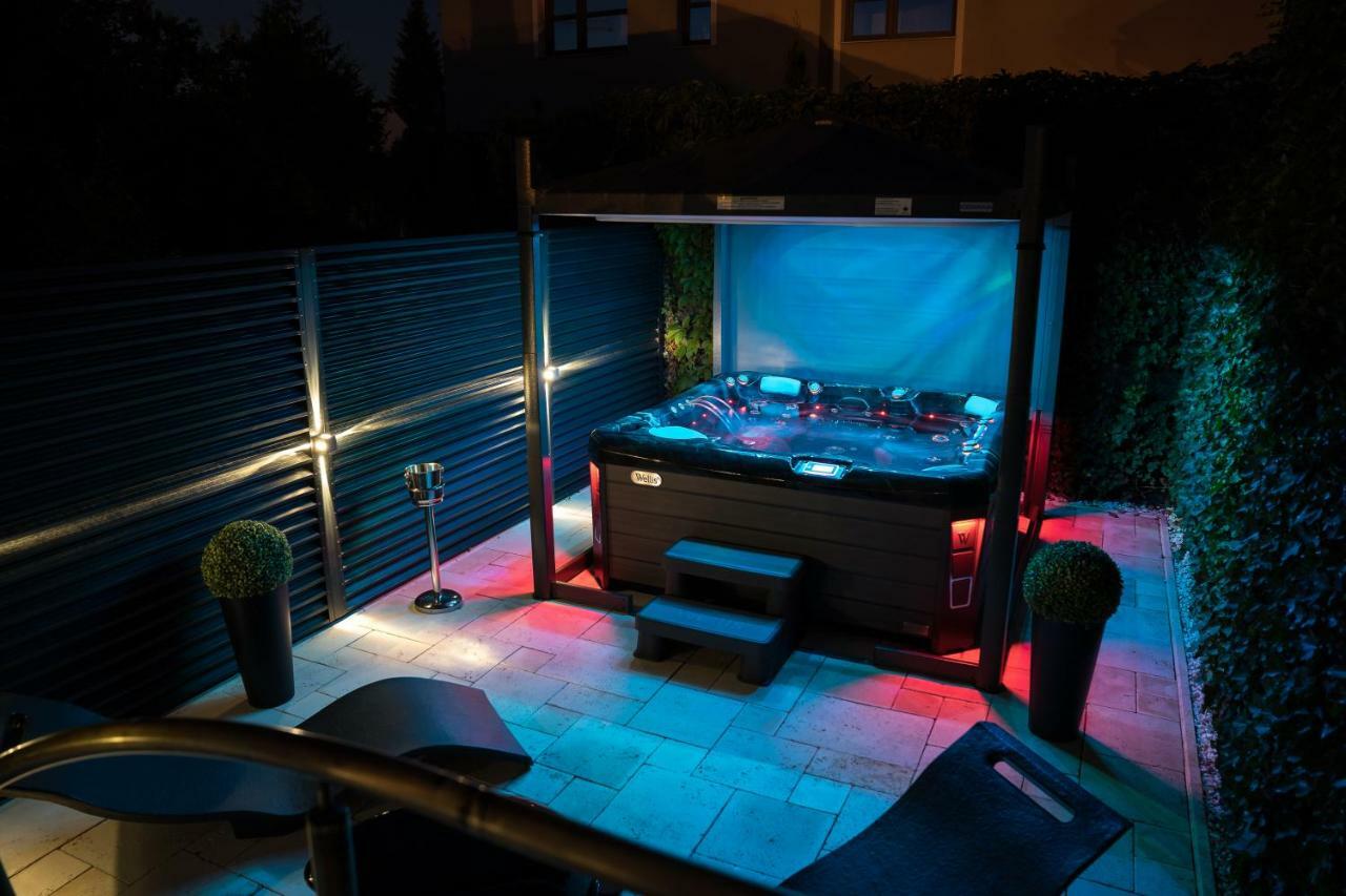 The Residence Central Jacuzzi Boutique (Adults Only) Kluż-Napoka Zewnętrze zdjęcie